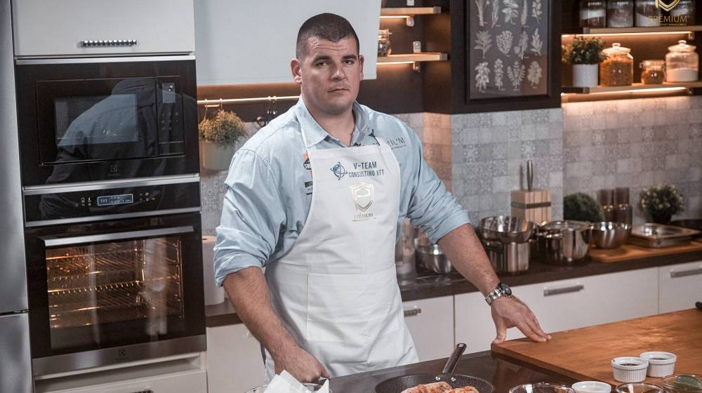 Nem csak erős, de a konyhában is otthonosan mozog Juhász Péter