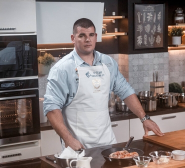 Nem csak erős, de a konyhában is otthonosan...