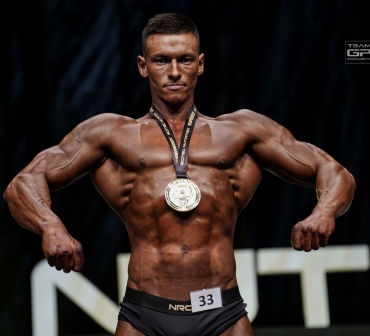 Újabb sikeres testépítőt támogat a Prémium...