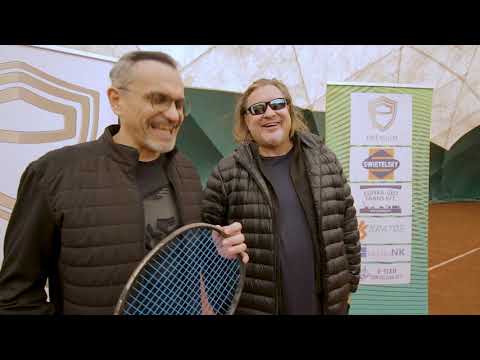 Embedded thumbnail for Bak-Szabó Norina és a Bon-Bon együttes közös teniszedzése